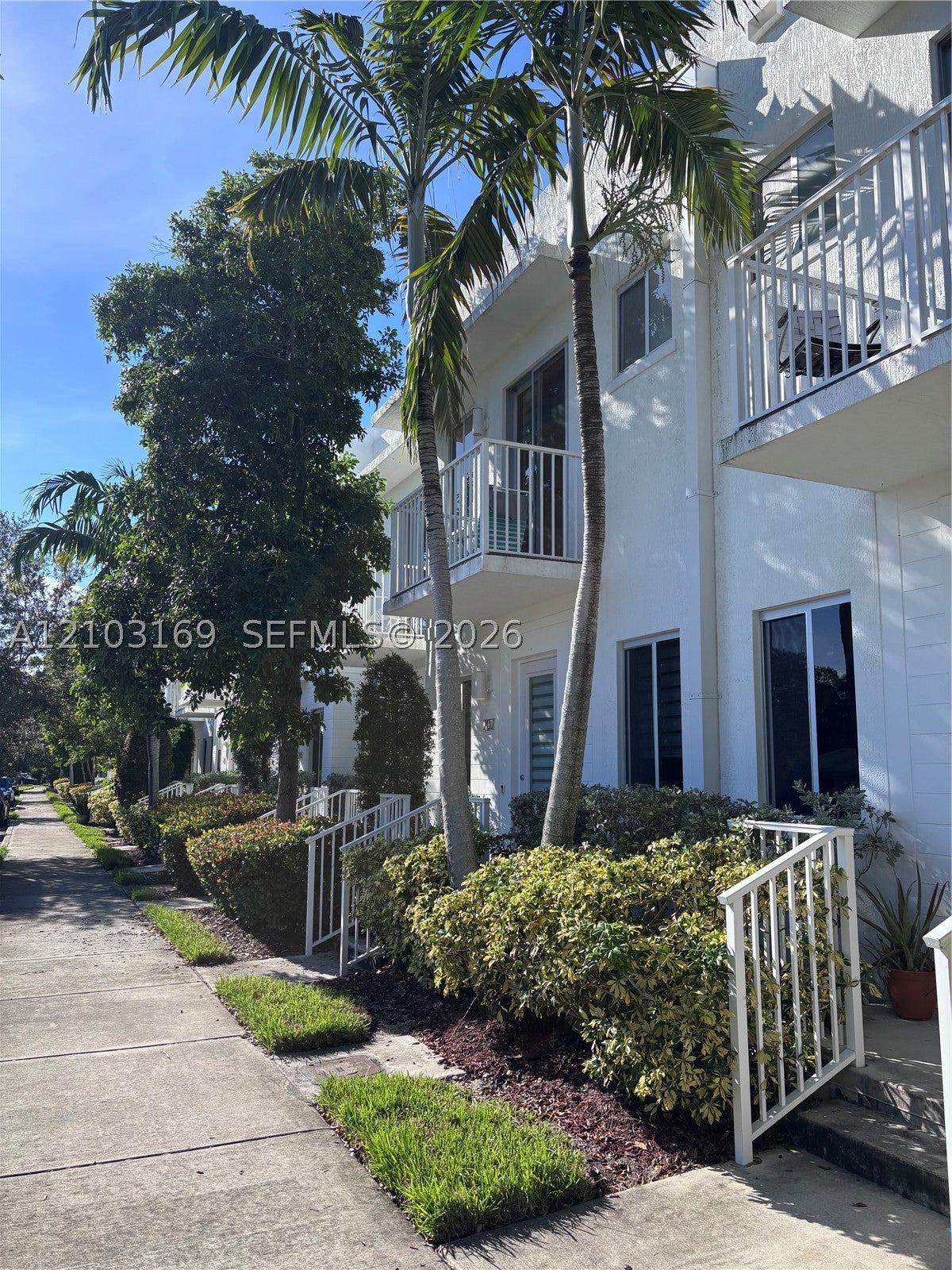 2641 NE 212th Ter 207