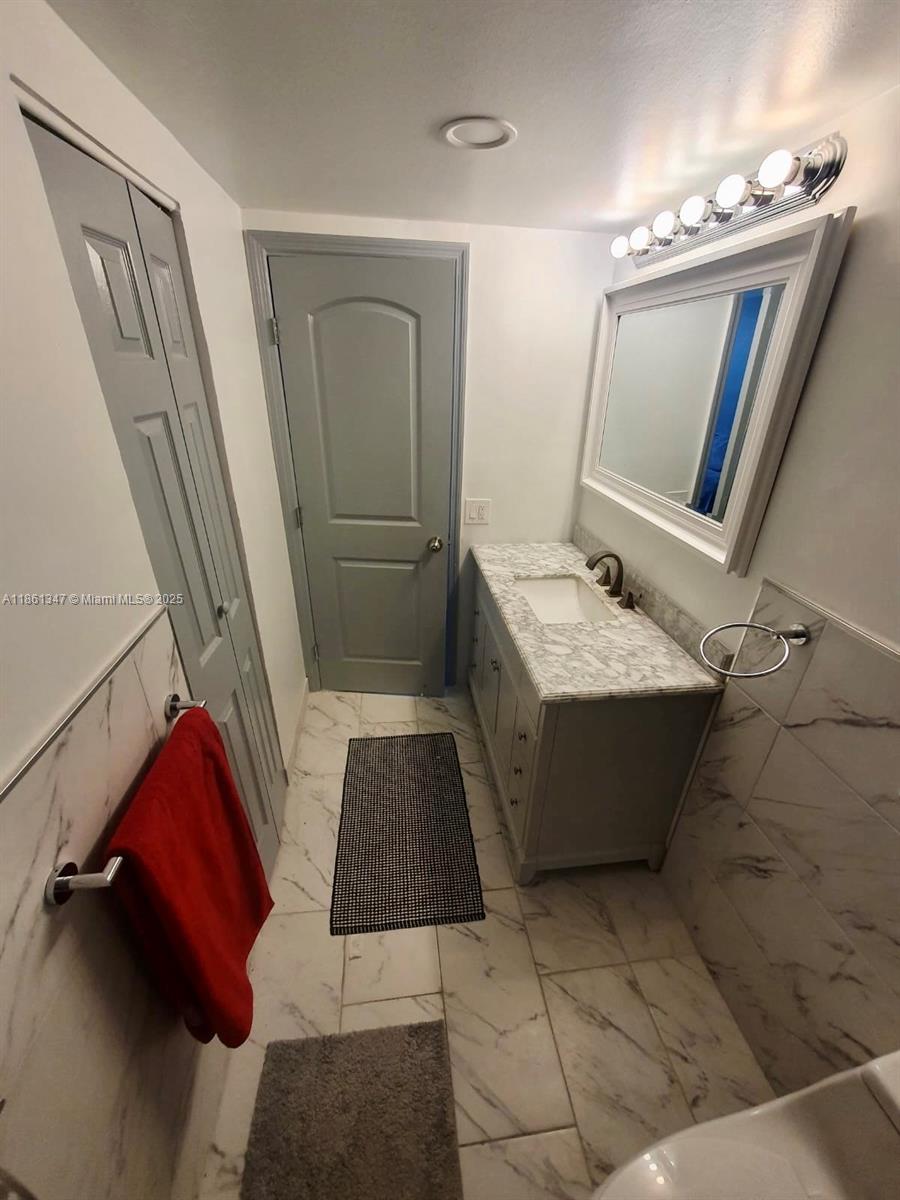 OXFORD TOWERS CONDO - Residential Lease