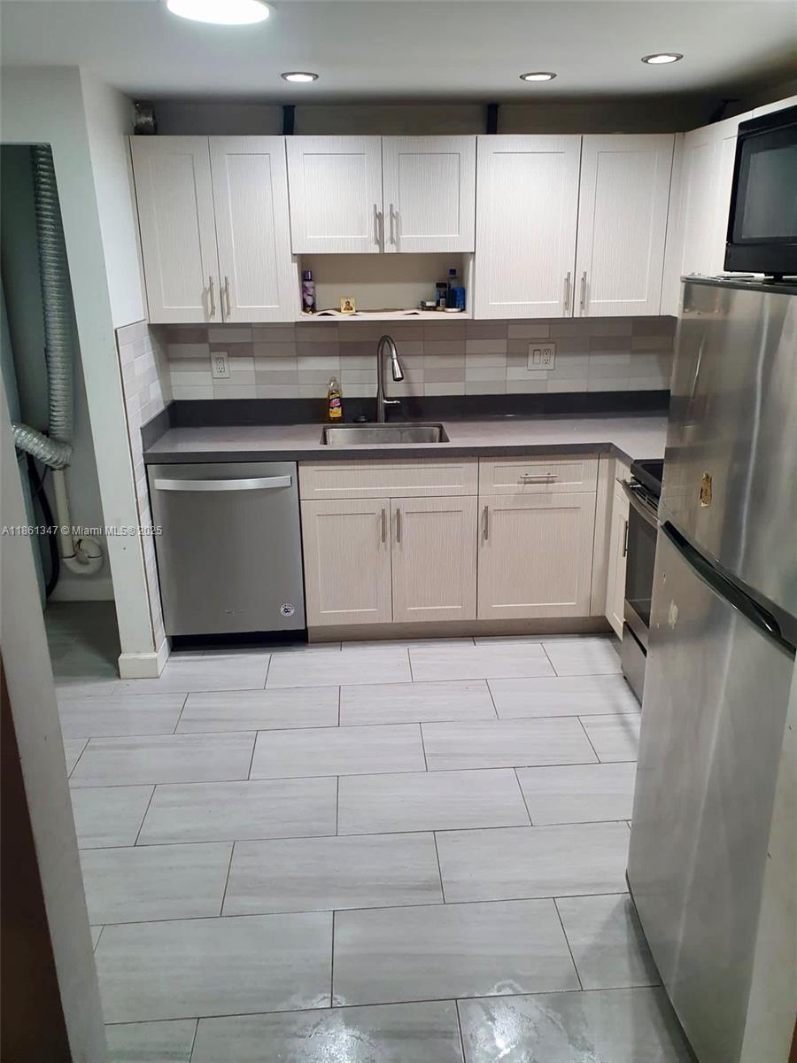 OXFORD TOWERS CONDO - Residential Lease