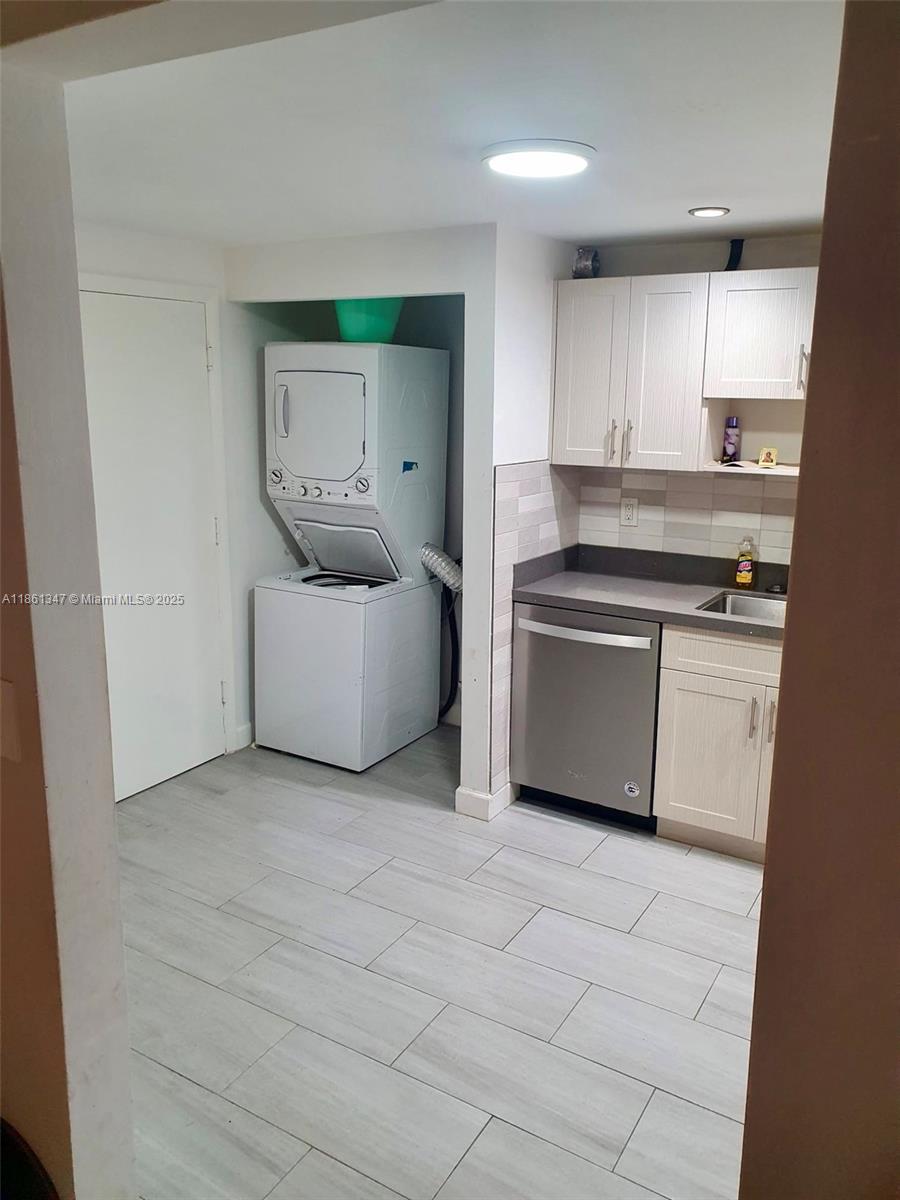 OXFORD TOWERS CONDO - Residential Lease