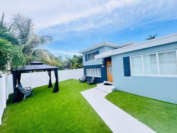 CLAIR LAKE - Residential