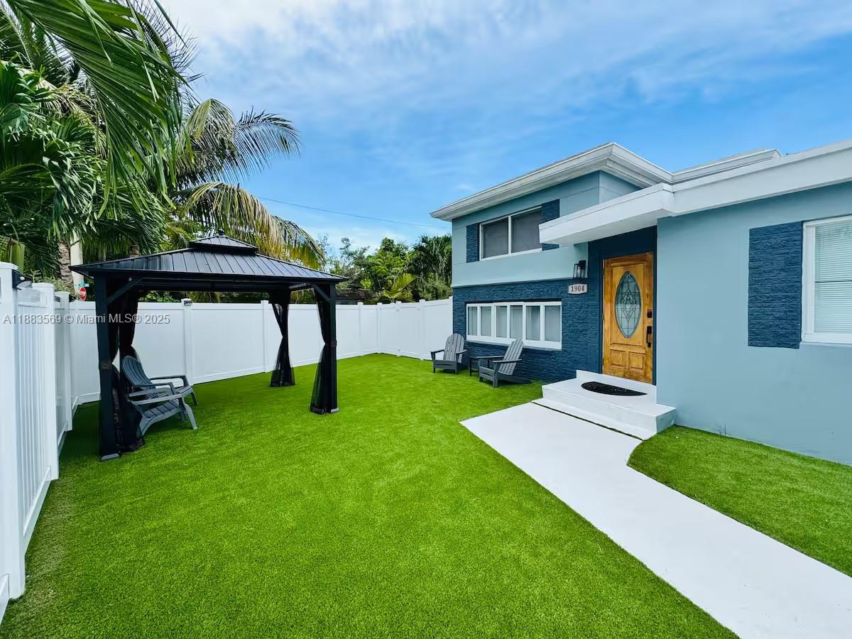 CLAIR LAKE - Residential