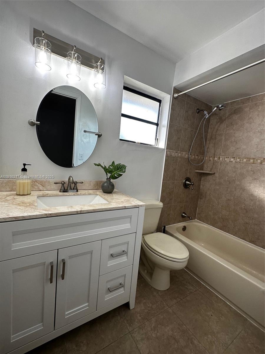 KENDALL LKS E LAKEVIEW TH - Residential