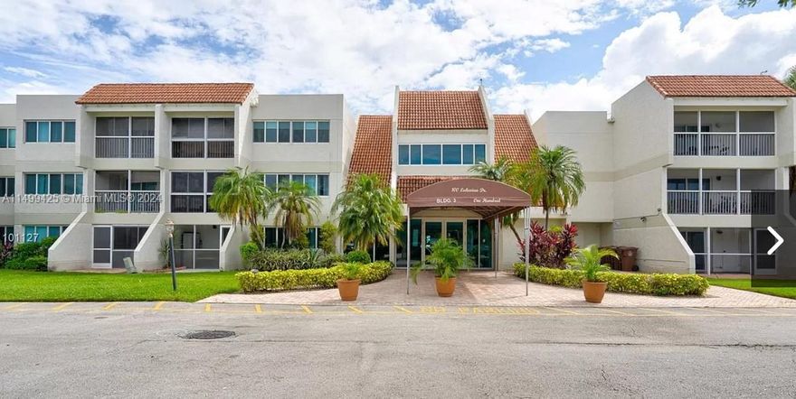REDUCED PRICE.  Racquet club at Bonaventure large 2/2.    Weston area . 2nd floor unit with a Large master bedroom and walk-in closet . Split bedroom plan. Large screened in balcony with a storage room.  Washer and dryer inside unit.  Very well secured building  with control access and cameras. Large hallway.  OK to lease.  Easy access to 595 and 75

Includes a designated parking spot

**Annual Bonaventure town center club fee of $380 mandatory but worth it.  includes access to the pool, hot tub, Gym , bowling and art and crafts classes. 

*****Impact Windows****