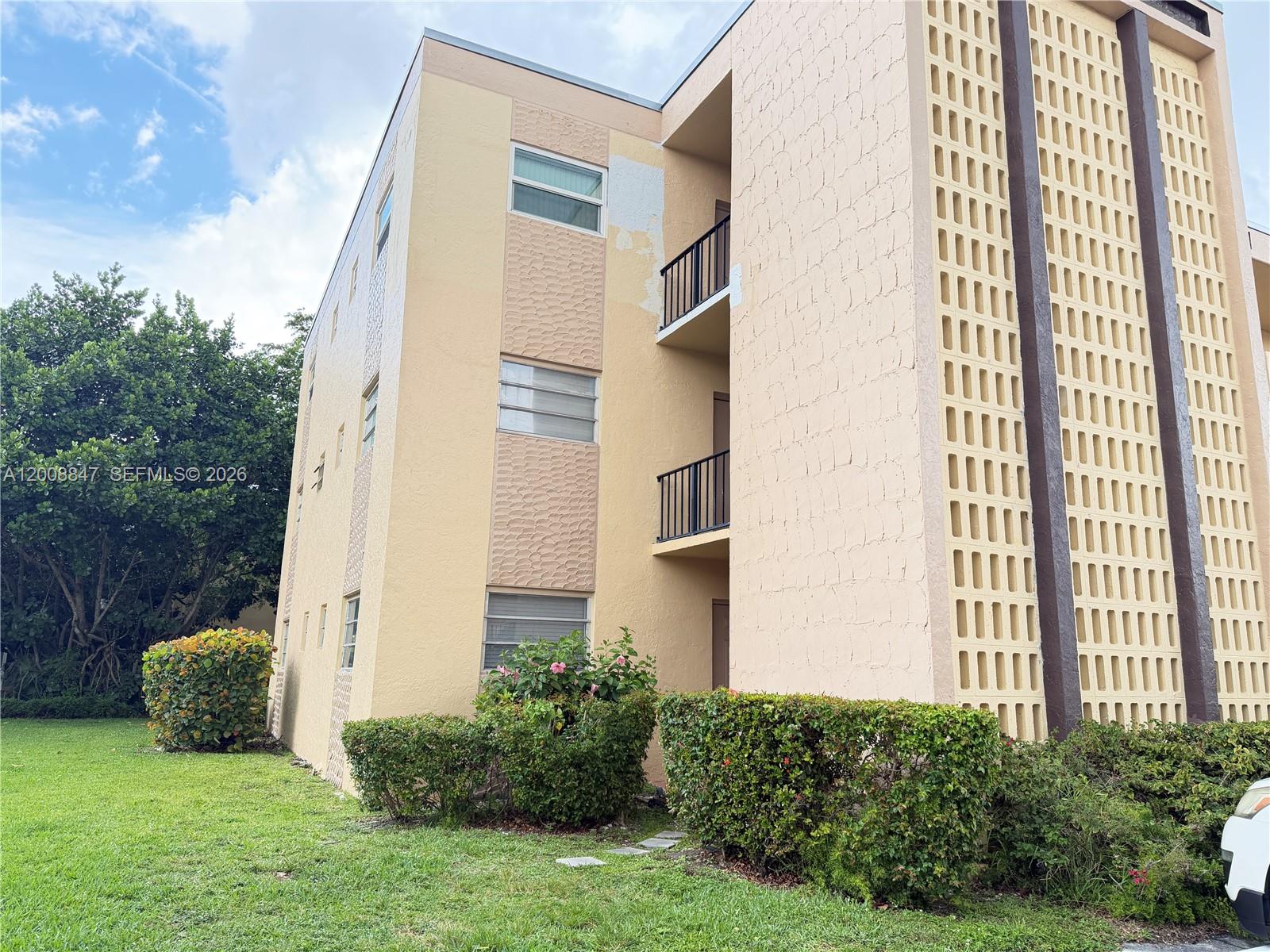 BERKLEY HOUSE EAST - Residential