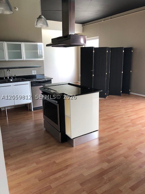 10 SW South River Dr 704