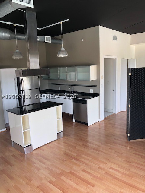 10 SW South River Dr 704