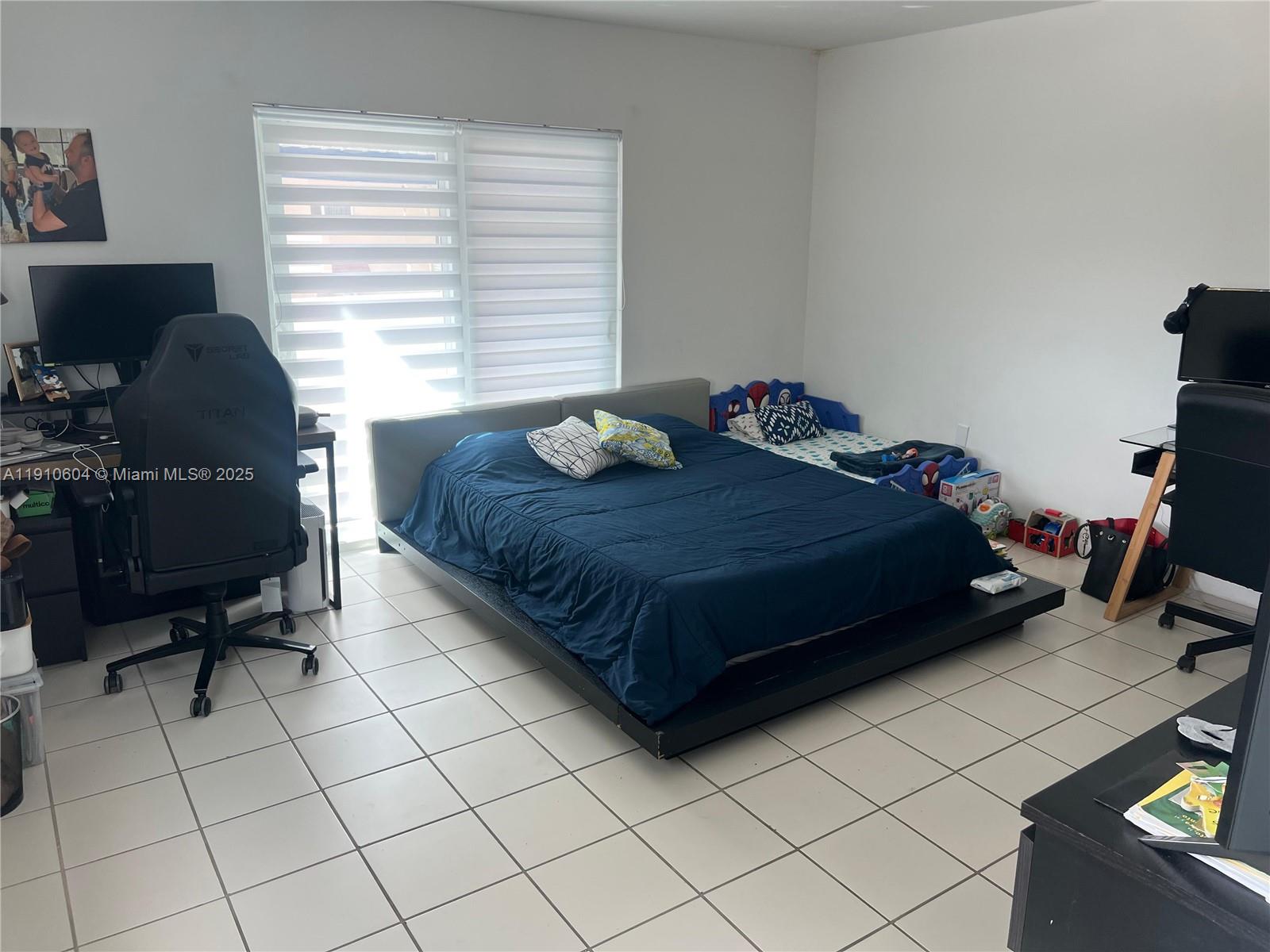 KENDALL CENTER - Residential Lease