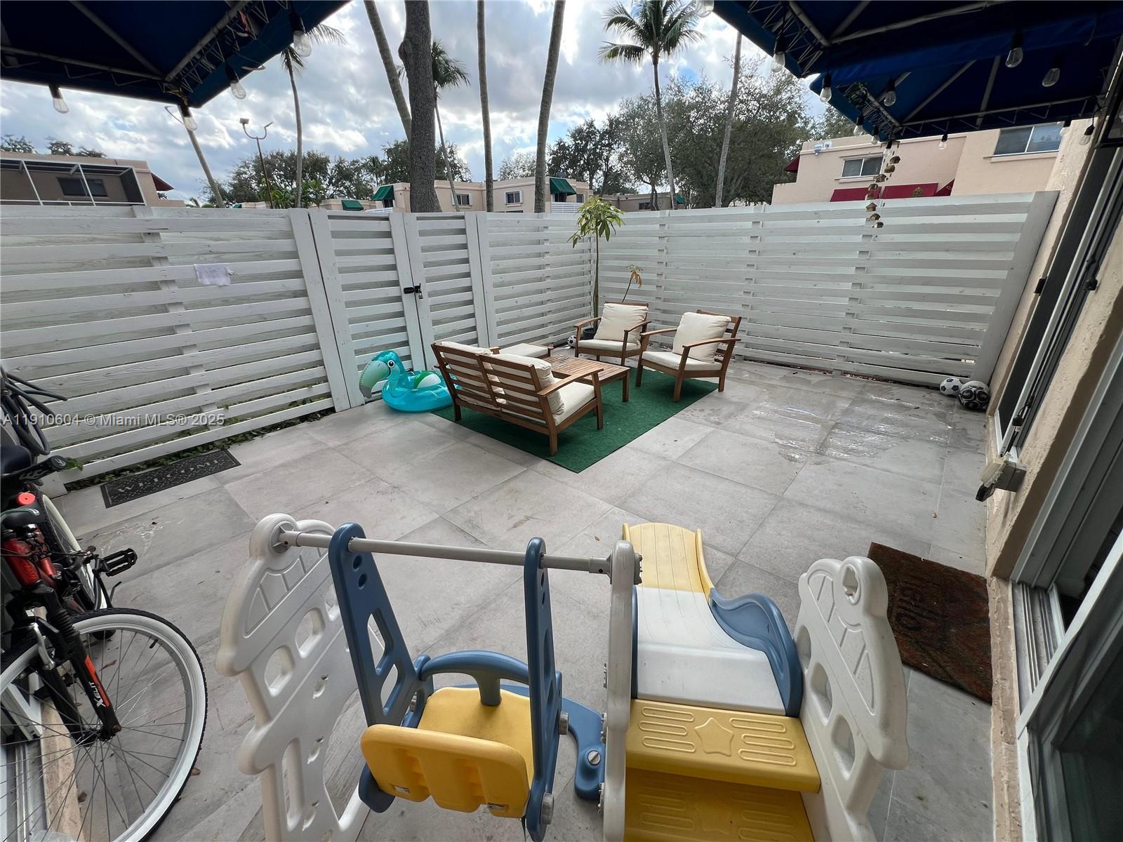 KENDALL CENTER - Residential Lease