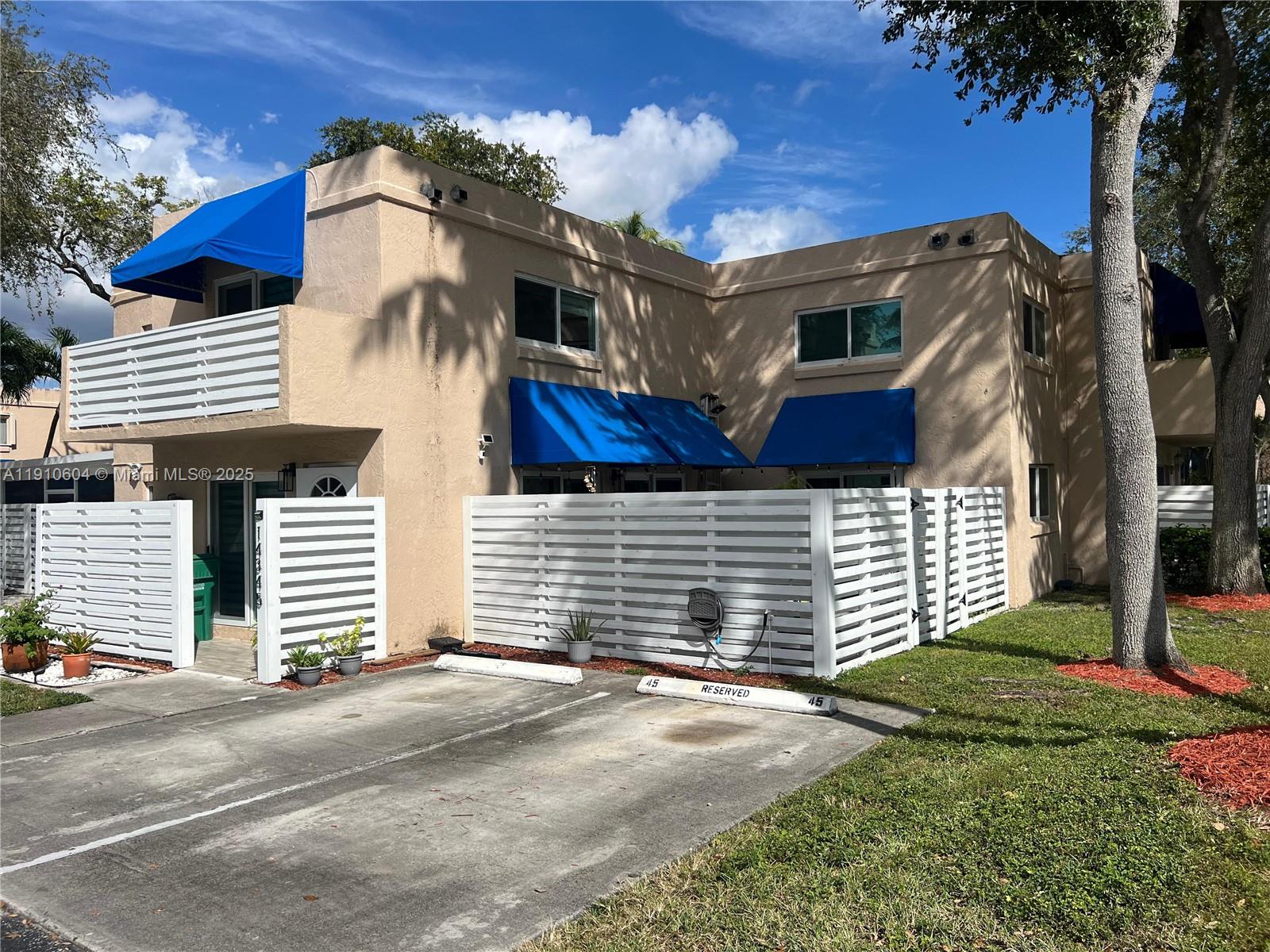 KENDALL CENTER - Residential Lease