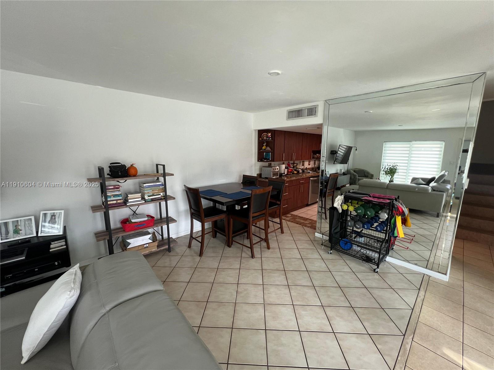 KENDALL CENTER - Residential Lease