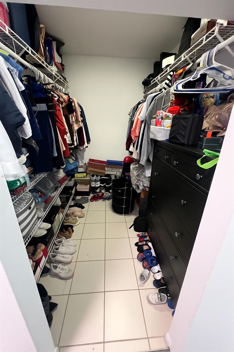 KENDALL CENTER - Residential Lease