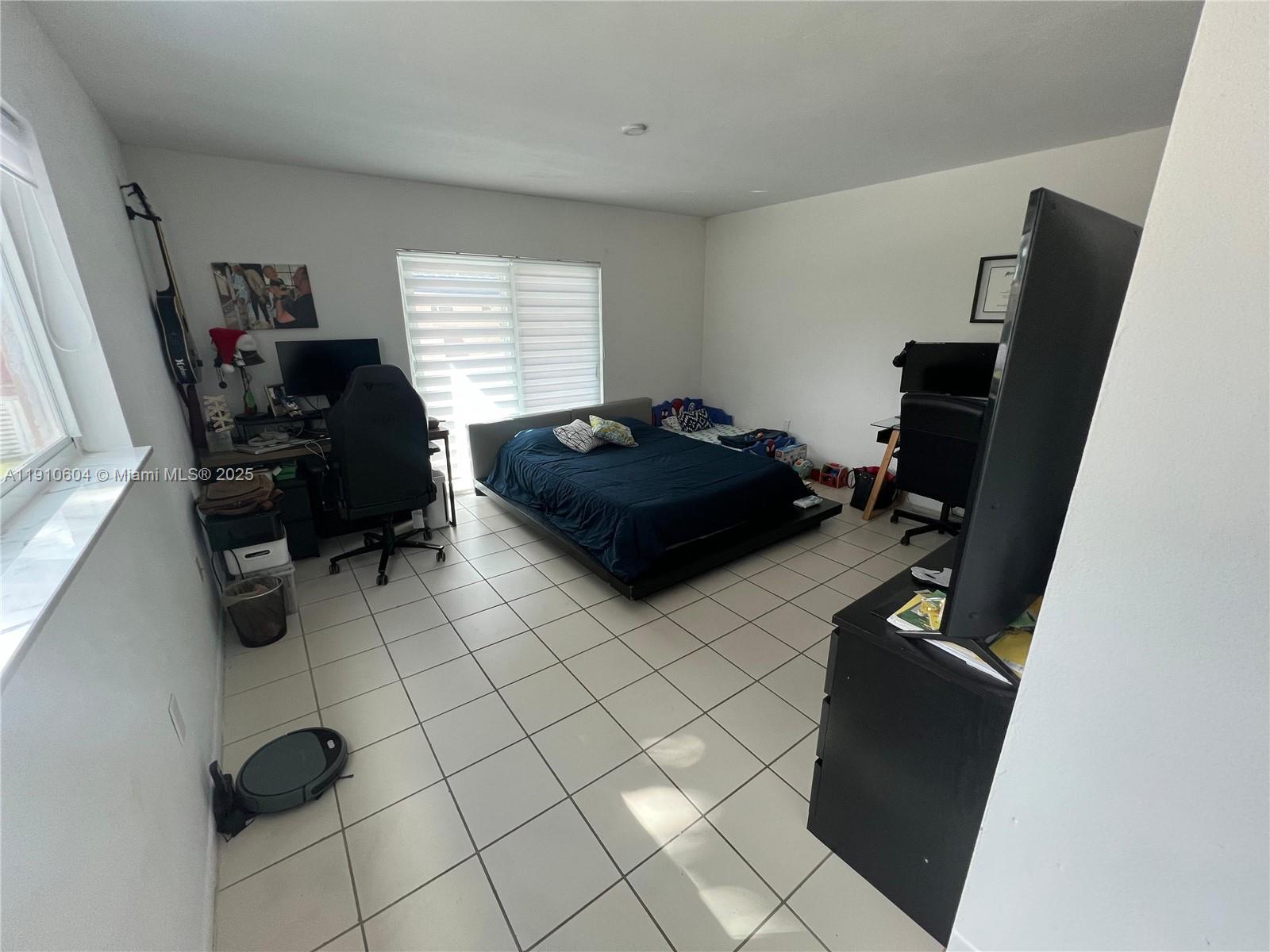 KENDALL CENTER - Residential Lease