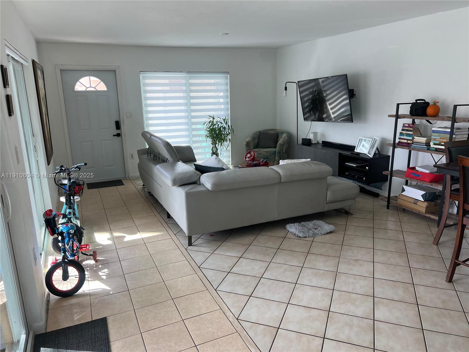 KENDALL CENTER - Residential Lease