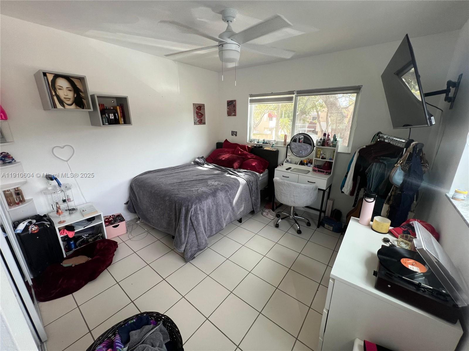 KENDALL CENTER - Residential Lease