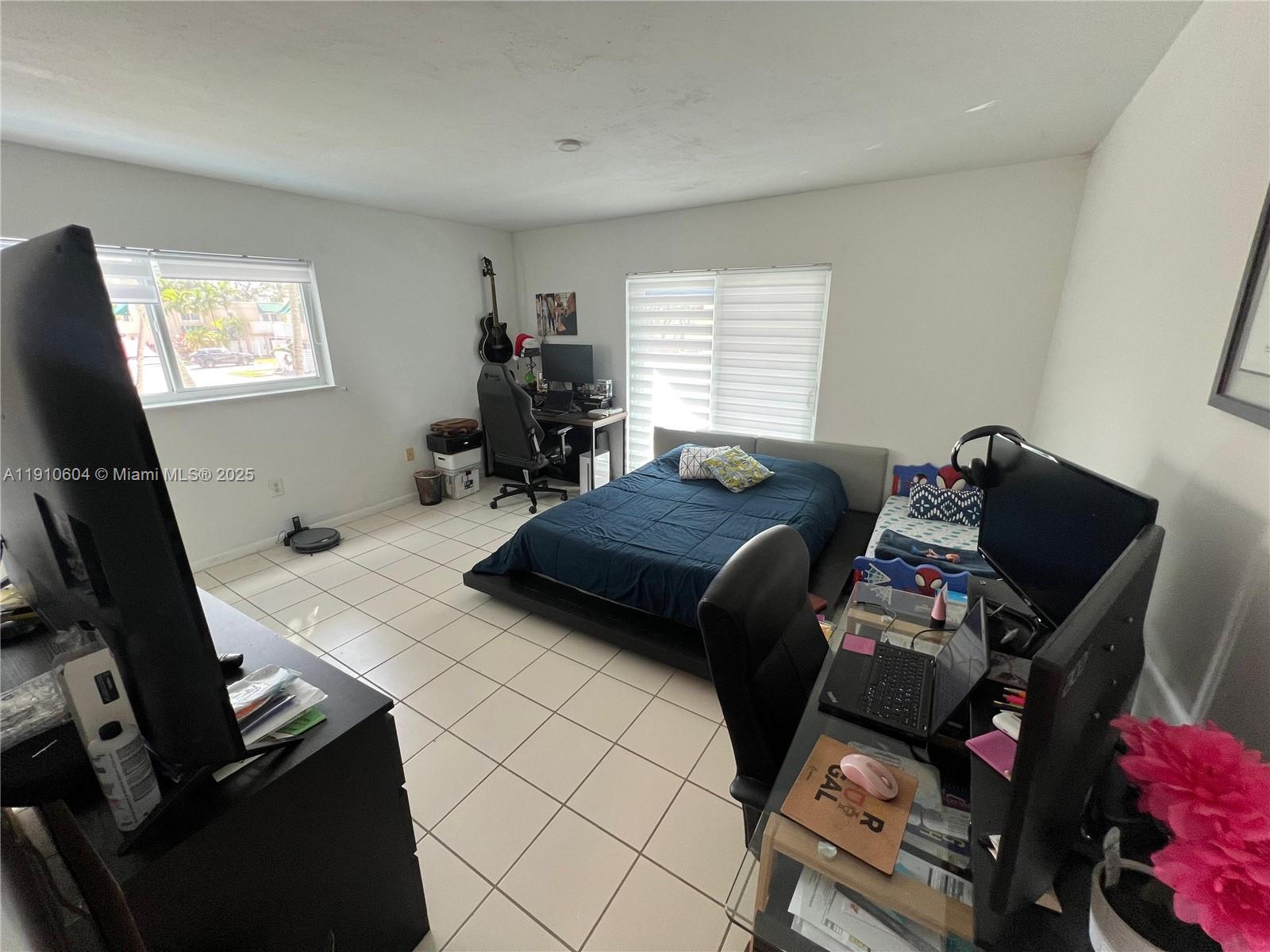 KENDALL CENTER - Residential Lease