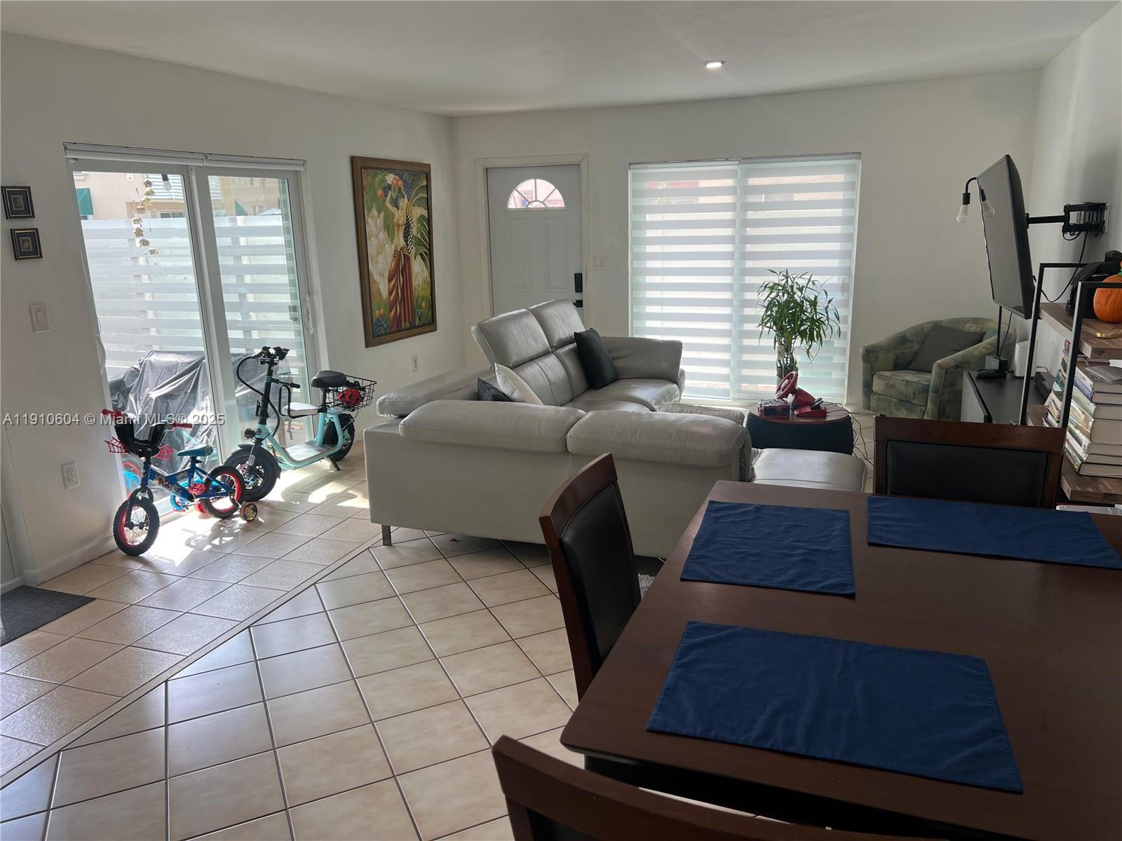 KENDALL CENTER - Residential Lease