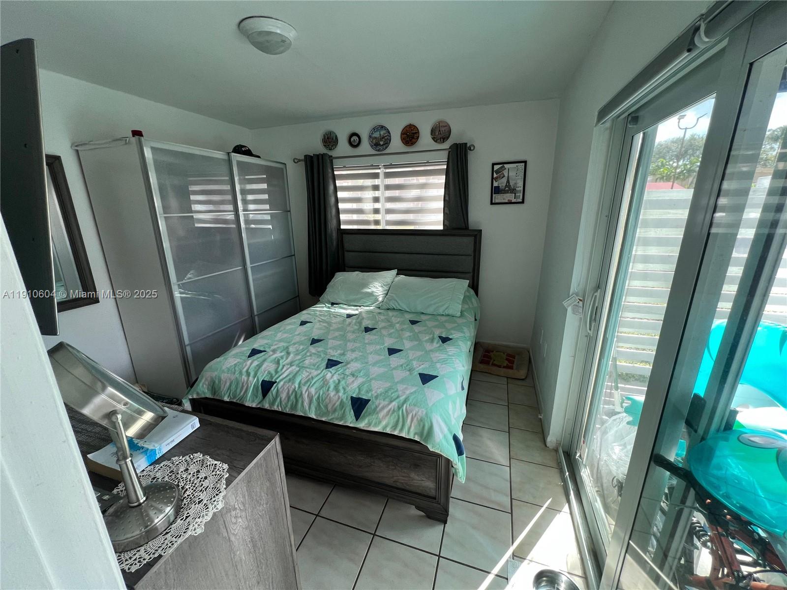 KENDALL CENTER - Residential Lease