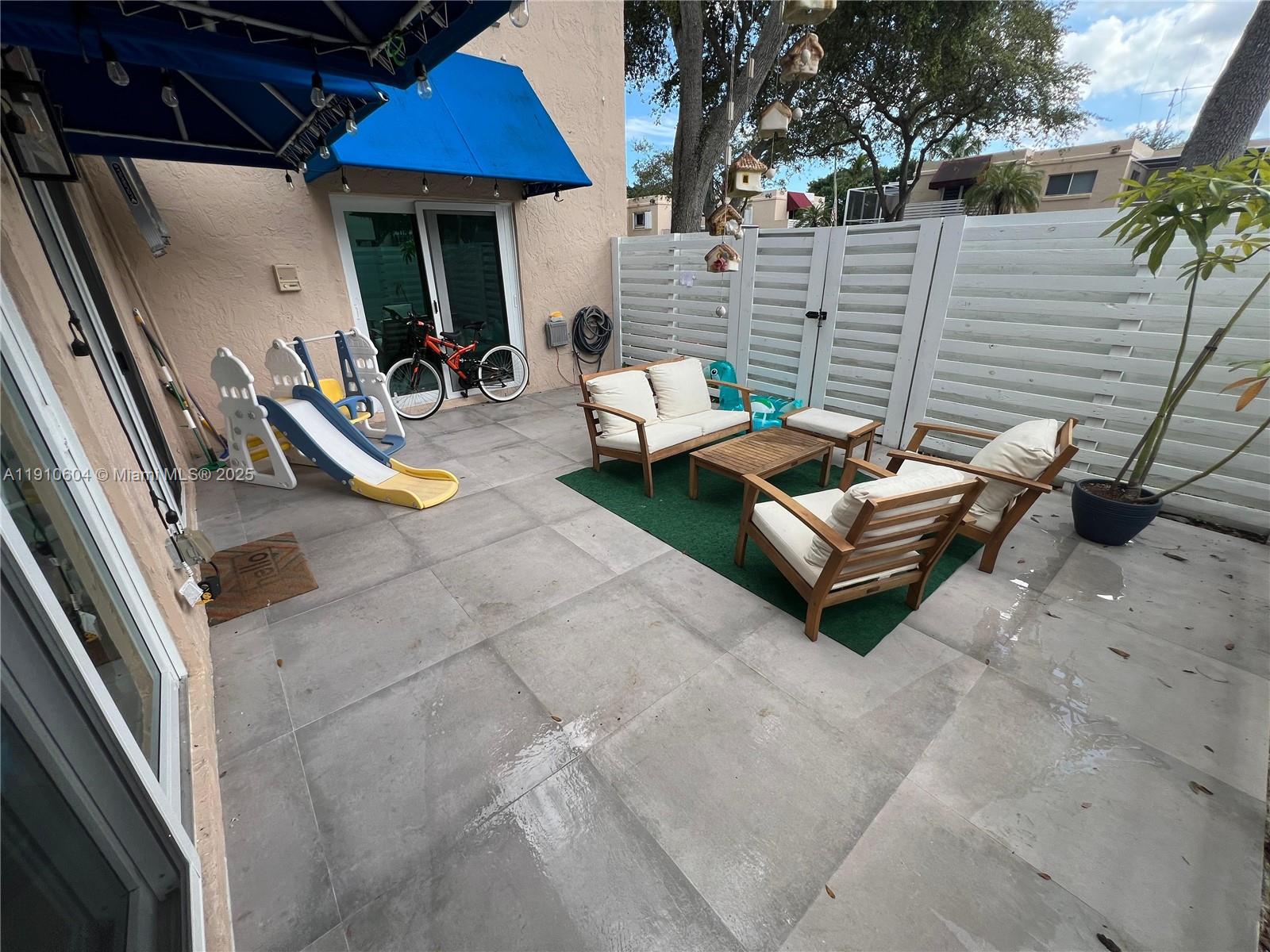 KENDALL CENTER - Residential Lease