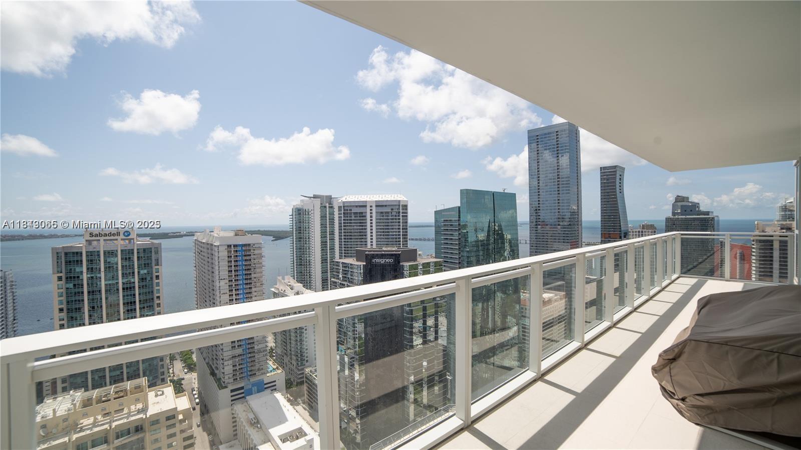 BEAUTIFUL CORNER UNIT AT ONE OF THE MOST DESIRABLE RESIDENTIAL BUILDINGS IN THE BRICKELL AREA. AMAZING WATER AND CITY VIEWS!!! BRAND NEW FURNITURE, .. VERY BRIGHT, PLENTY OF NATURAL LIGHT. TOP OF THE LINE KITCHEN APPLIANCES... THIS BUILDING OFFERS AMENITIES SUCH AS FITNESS CENTER, SPARKLING SWIMMING POOL, BUSINESS CENTER, SPA AND BBQ AREA..