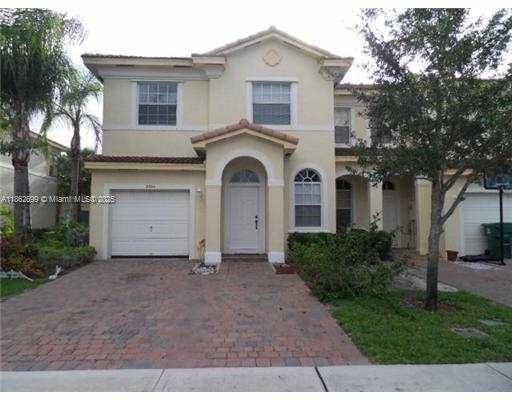 LOVELY 4/3.5 TOWNHOME WITH ONE CAR GARAGE. SPACIOUS FLOORPLAN. LARGE MASTER BEDROOM WITH WALK IN CLOSET. FORMAL LIVING ROOM AND FAMILY ROOM. GATED COMMUNITY WITH 24 HR SECURITY, COMMUNITY POOL, AND CLUBHOUSE. MUST SEE!!! TENANT OCCUPIED, 24 HR NOTICE REQUIRED TO SHOW. OWNER IS MOTIVATED