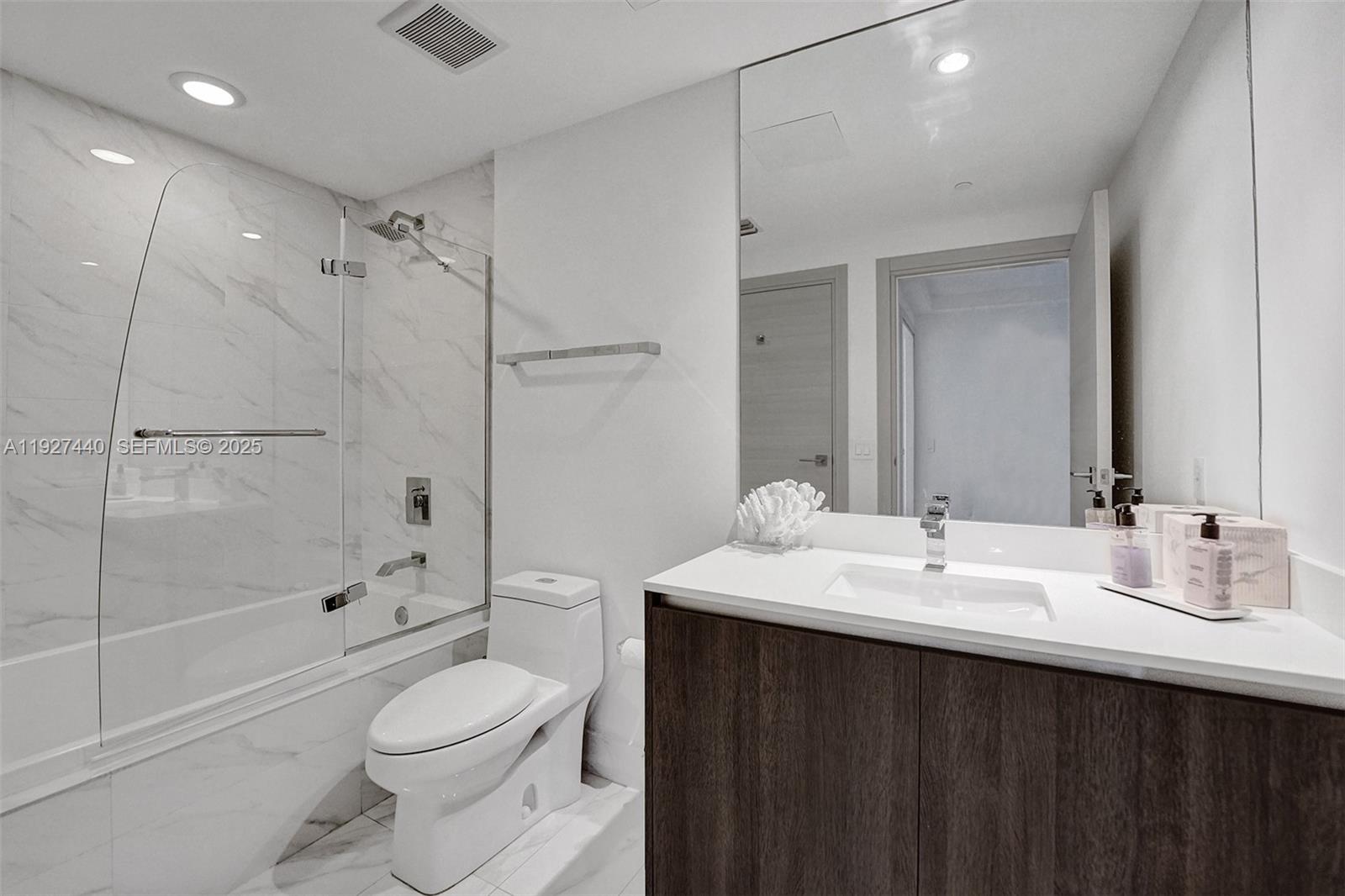 801 SMA RESIDENCES CONDO - Residential Lease