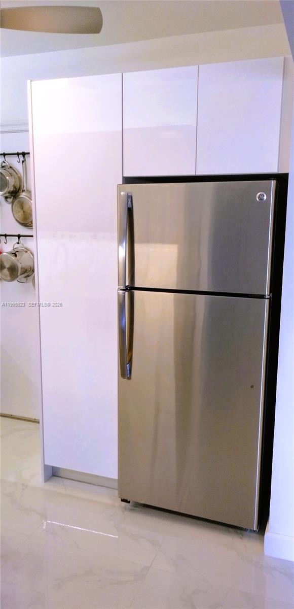 IMPERIAL POINT GARDENS CO - Residential Lease