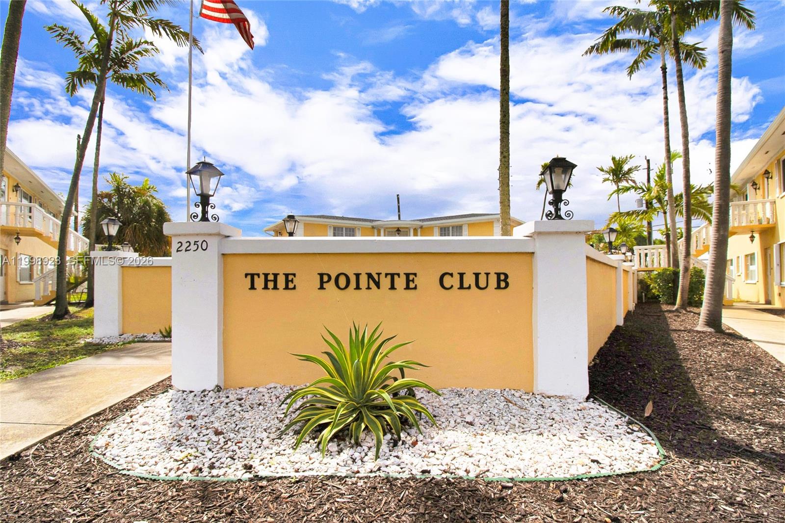 IMPERIAL POINT GARDENS CO - Residential Lease