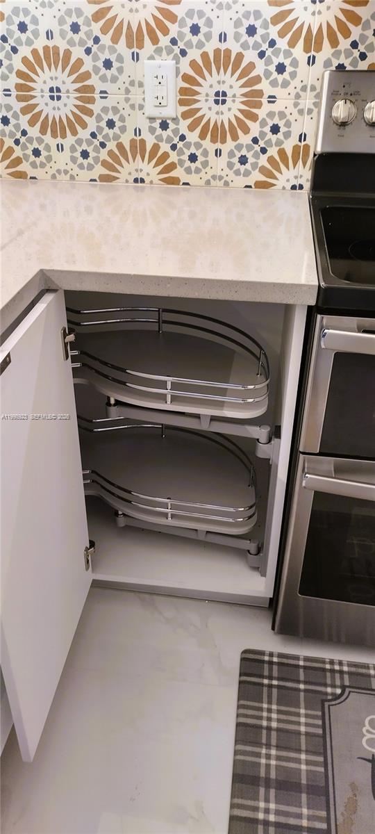 IMPERIAL POINT GARDENS CO - Residential Lease