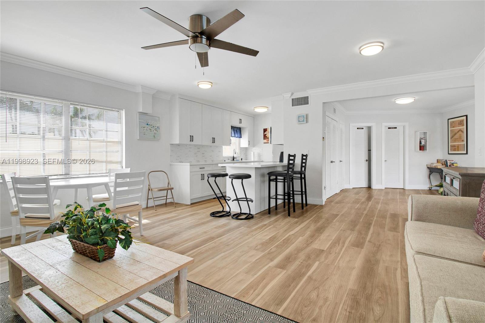 IMPERIAL POINT GARDENS CO - Residential Lease