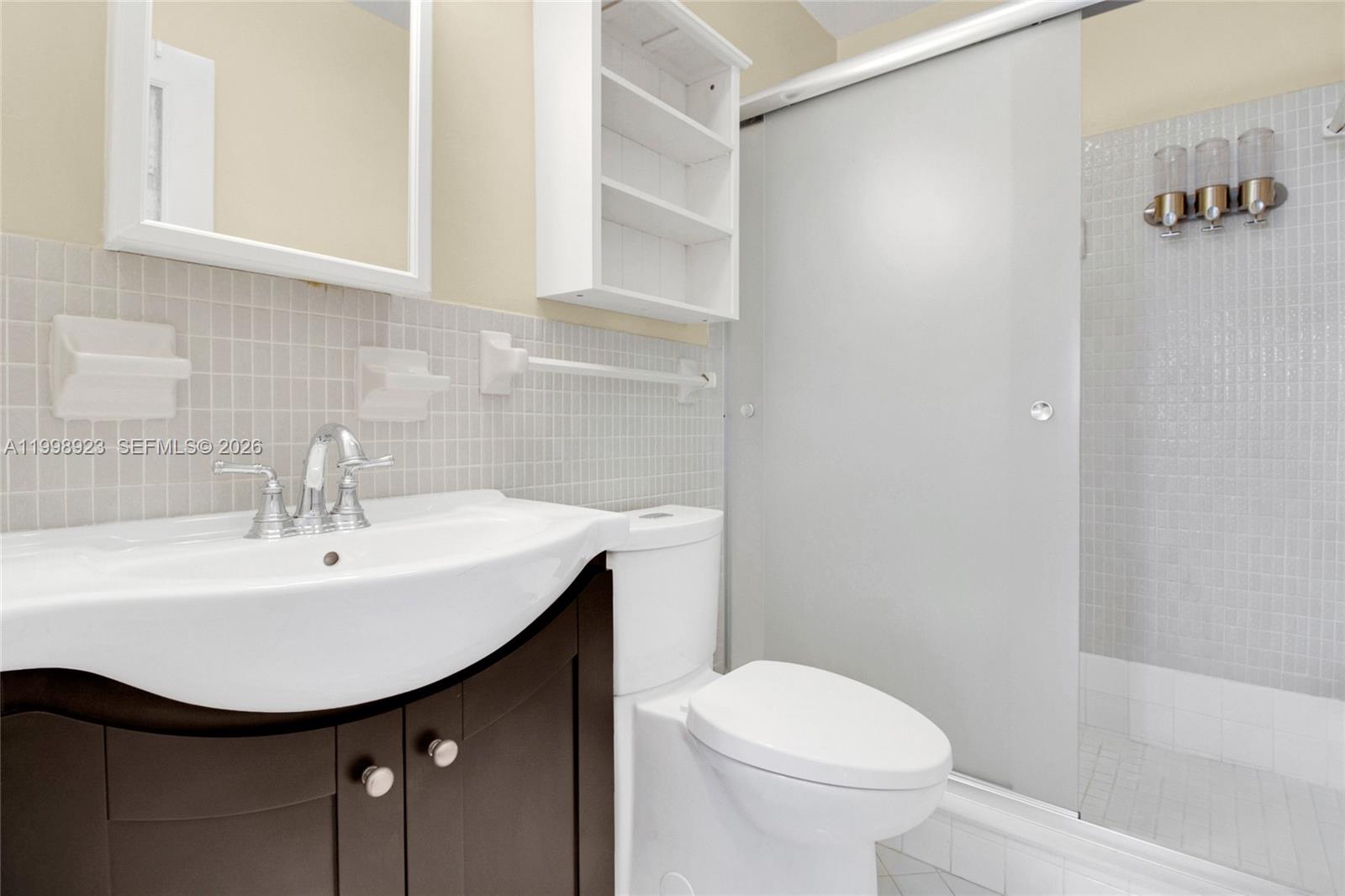 IMPERIAL POINT GARDENS CO - Residential Lease