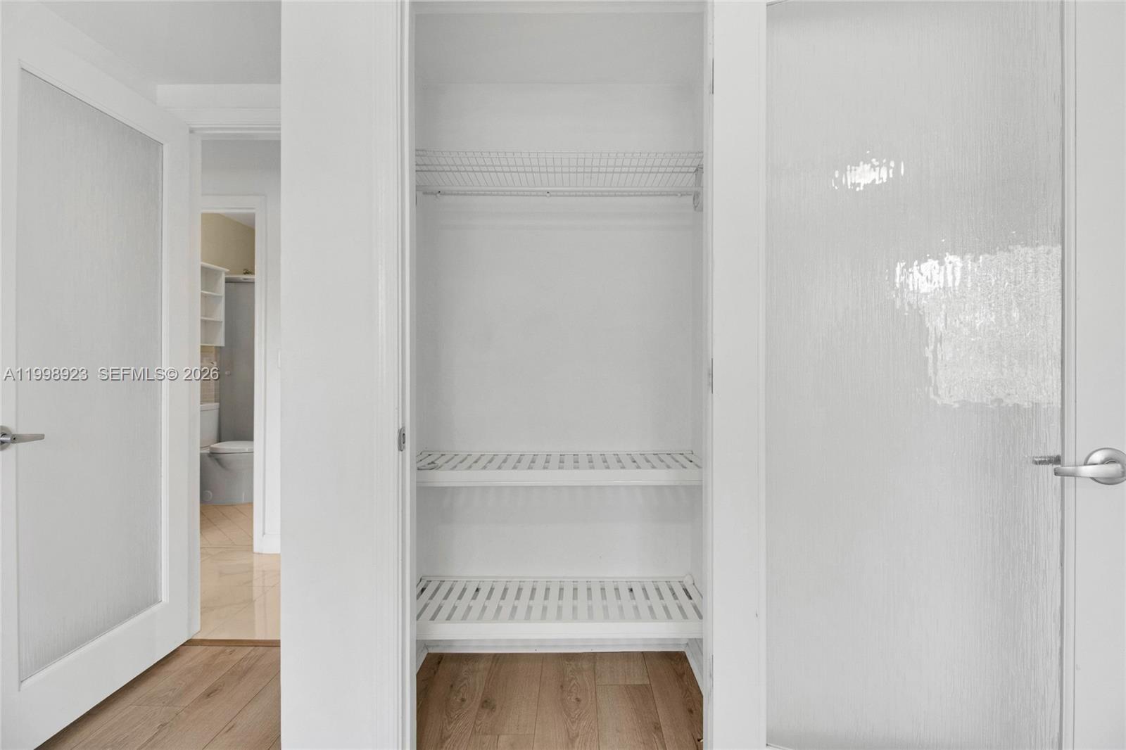 IMPERIAL POINT GARDENS CO - Residential Lease