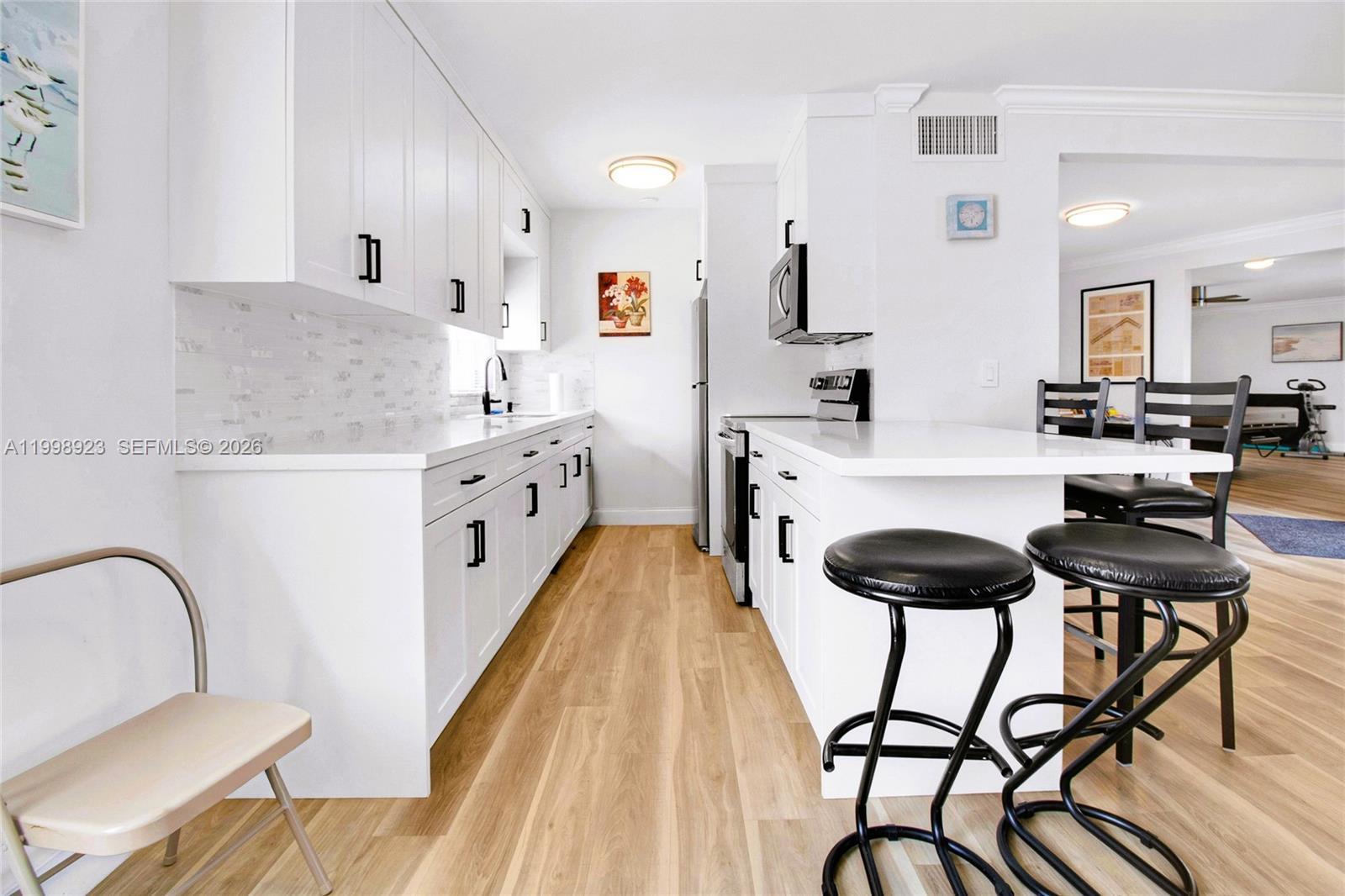 IMPERIAL POINT GARDENS CO - Residential Lease