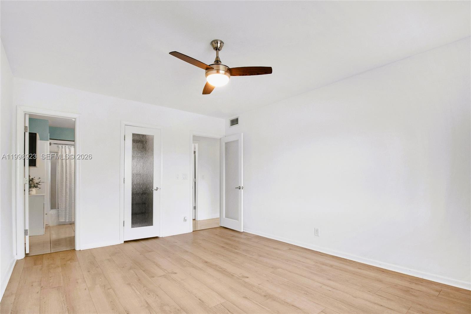 IMPERIAL POINT GARDENS CO - Residential Lease