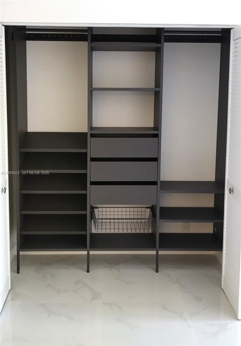 IMPERIAL POINT GARDENS CO - Residential Lease