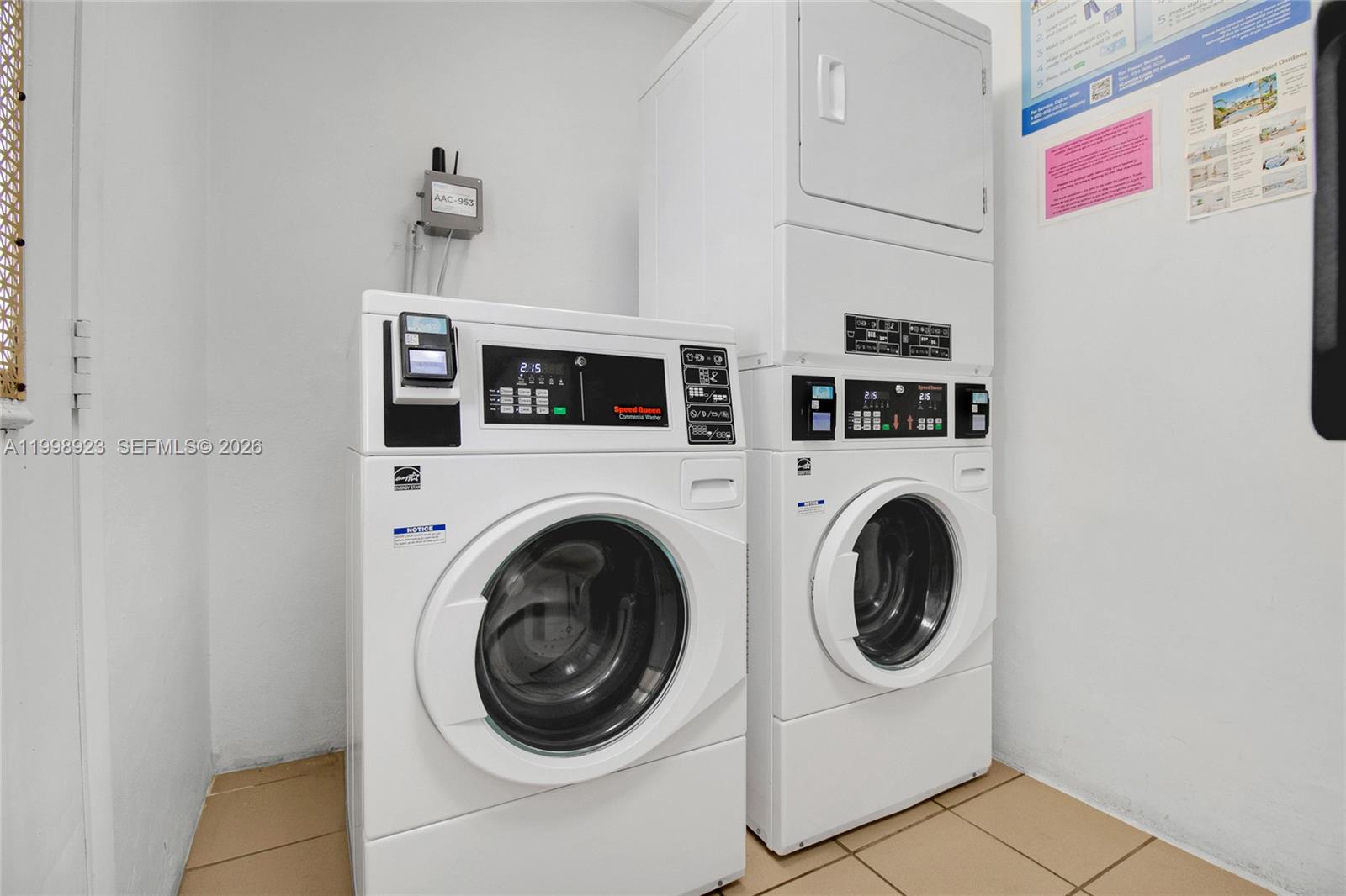 IMPERIAL POINT GARDENS CO - Residential Lease