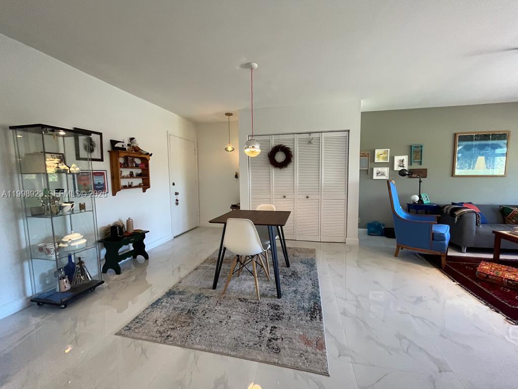 IMPERIAL POINT GARDENS CO - Residential Lease