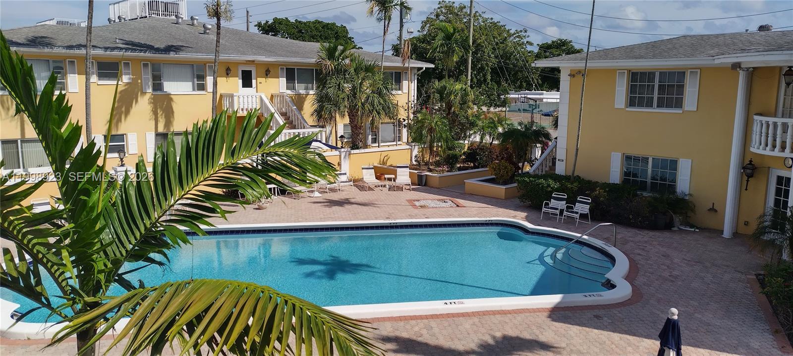 IMPERIAL POINT GARDENS CO - Residential Lease