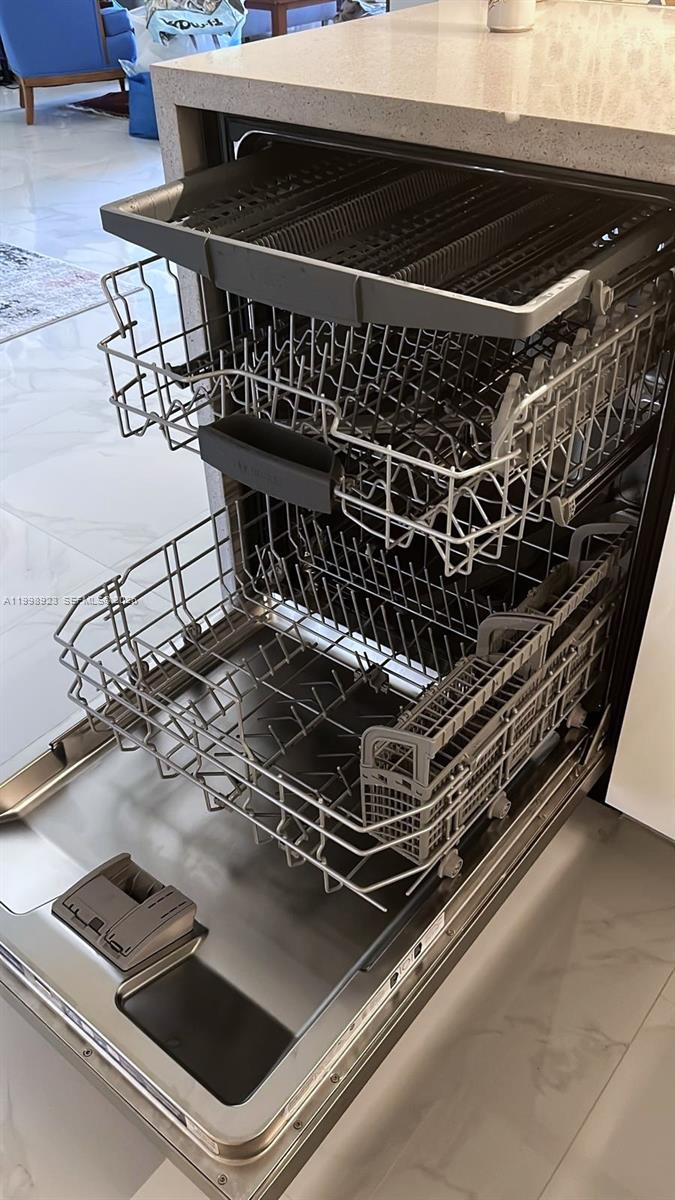 IMPERIAL POINT GARDENS CO - Residential Lease