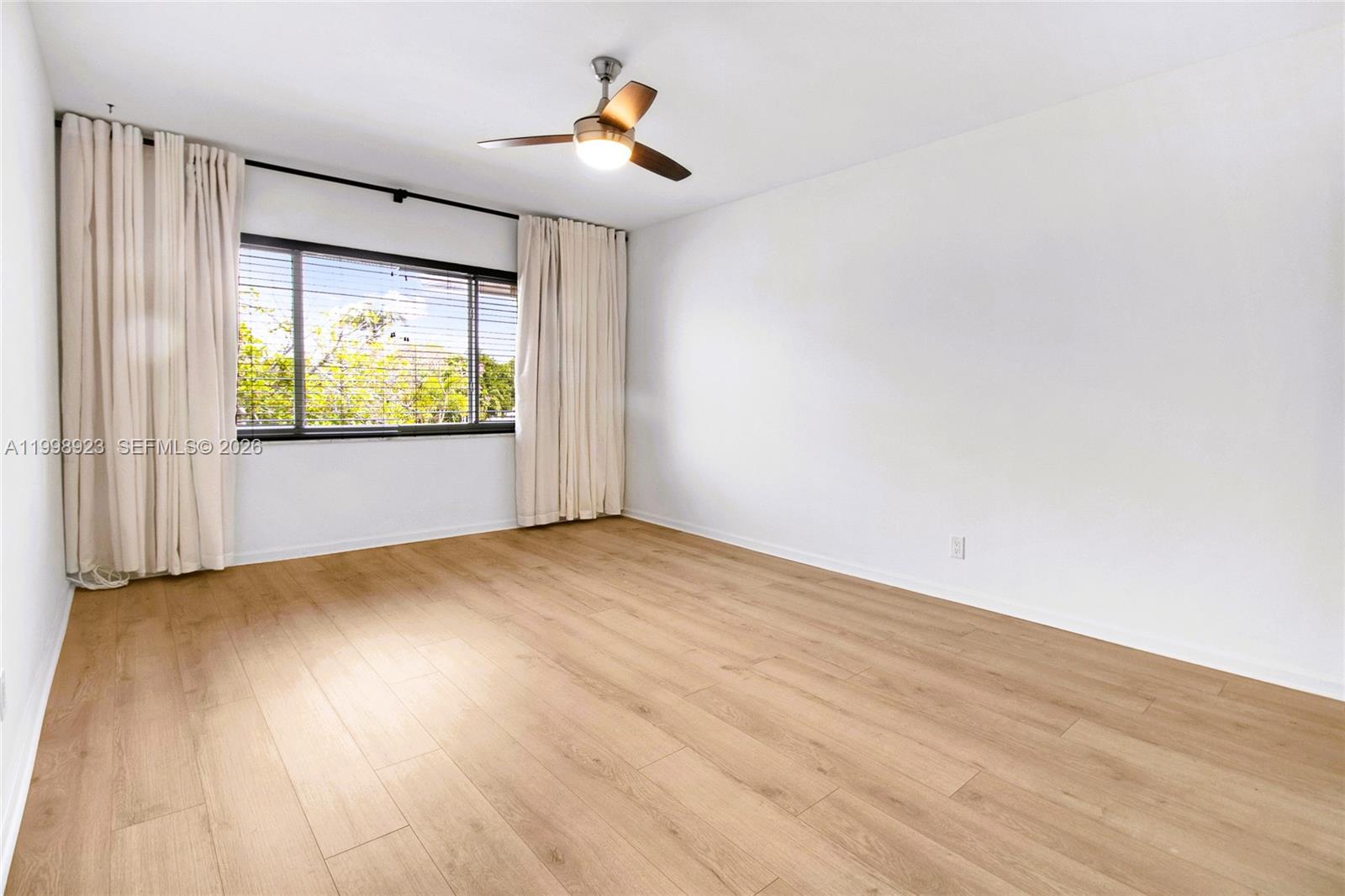 IMPERIAL POINT GARDENS CO - Residential Lease