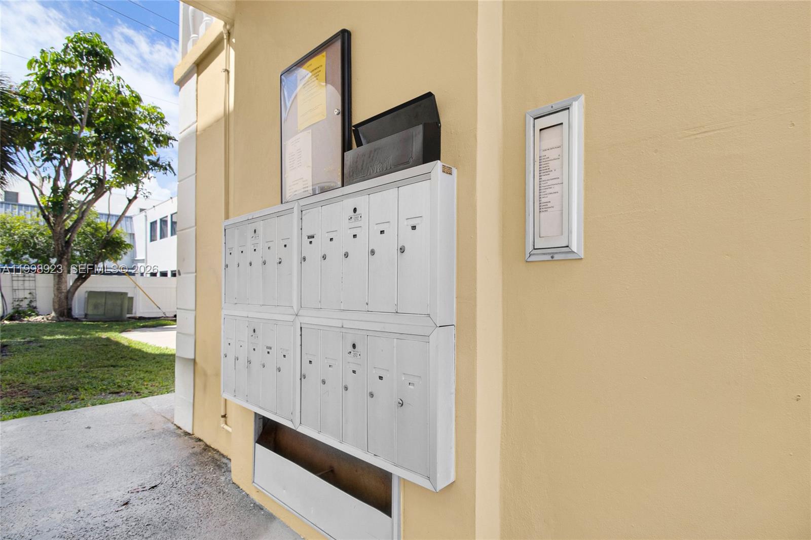 IMPERIAL POINT GARDENS CO - Residential Lease