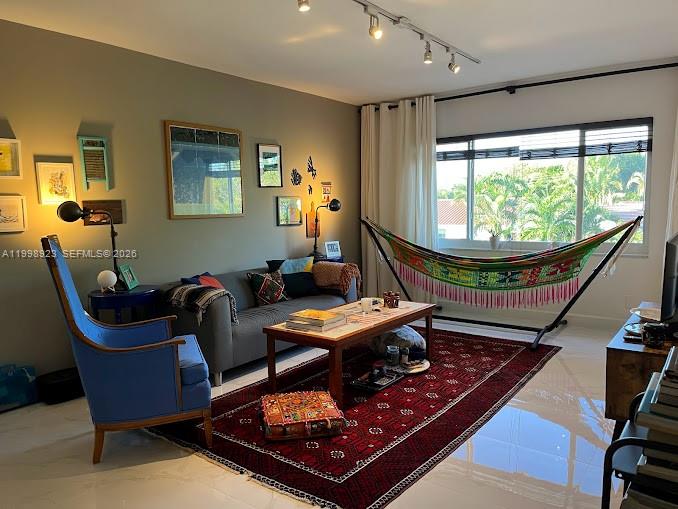 IMPERIAL POINT GARDENS CO - Residential Lease