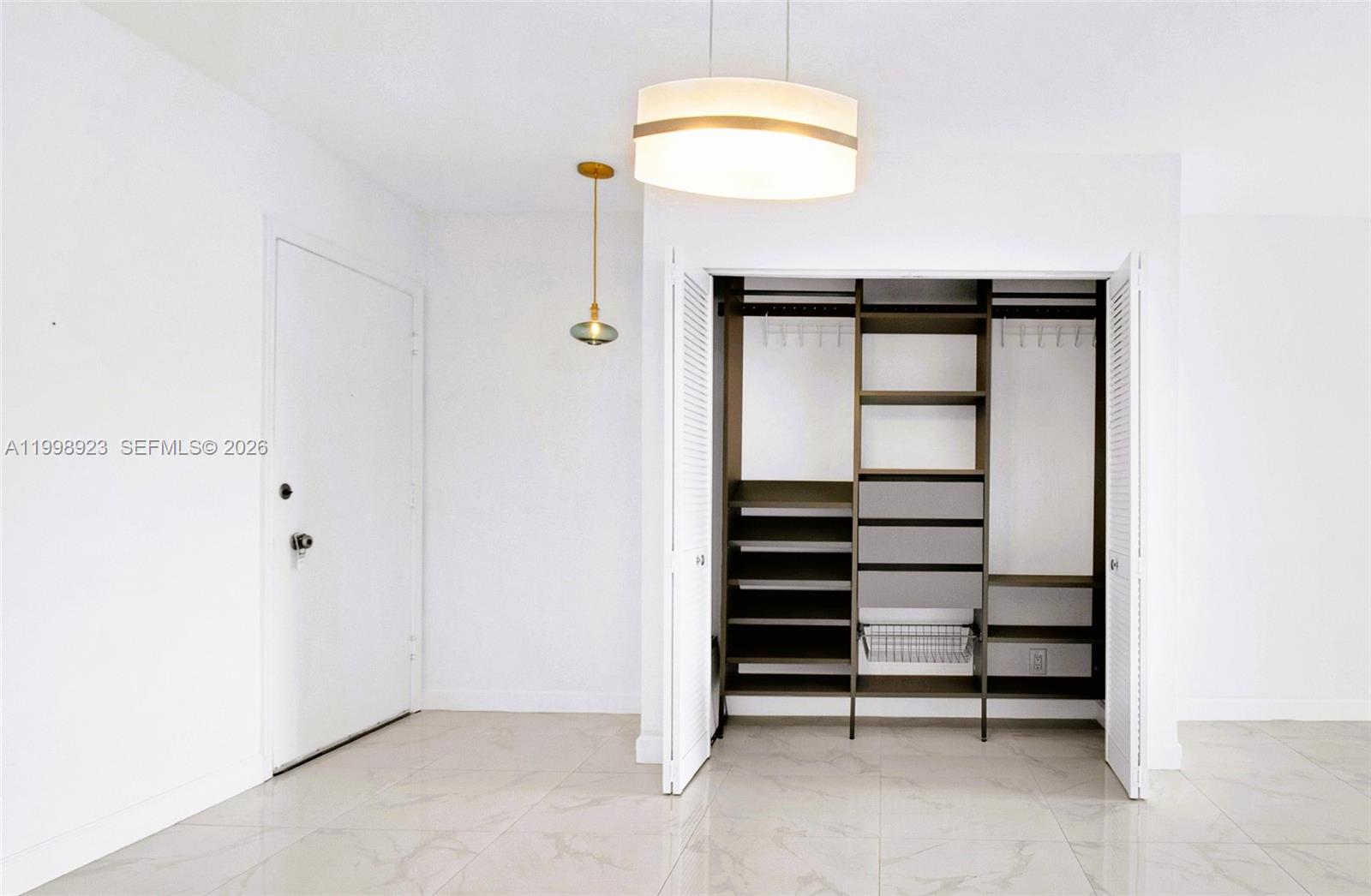 IMPERIAL POINT GARDENS CO - Residential Lease