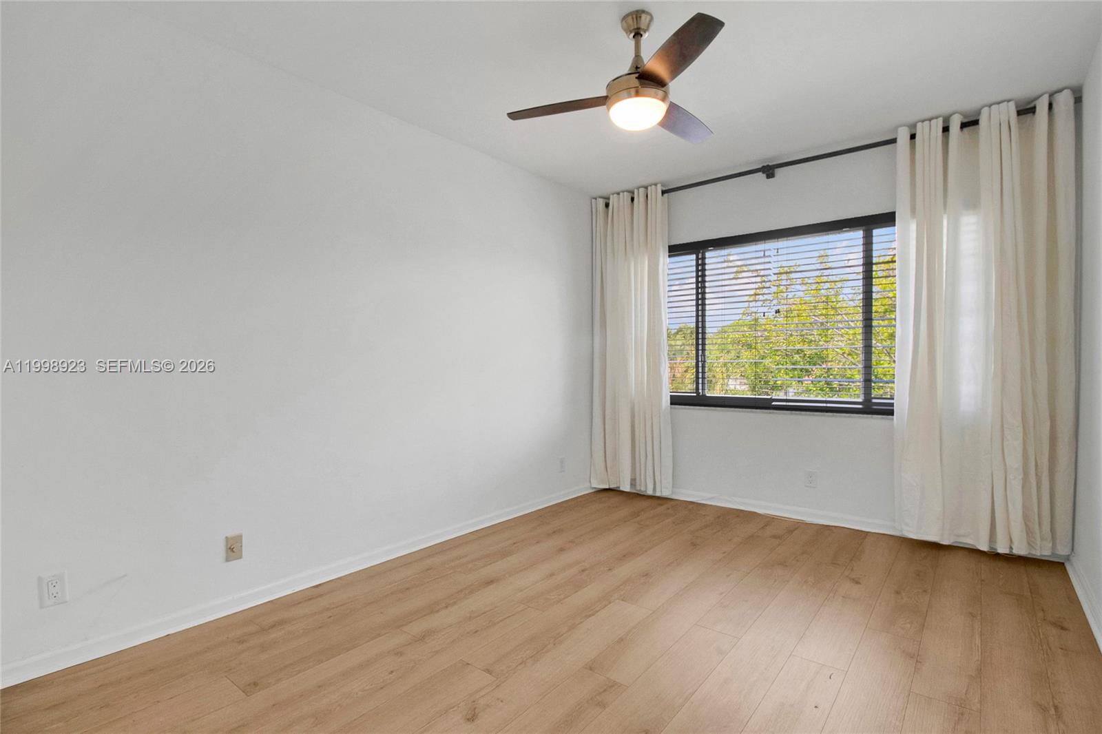 IMPERIAL POINT GARDENS CO - Residential Lease