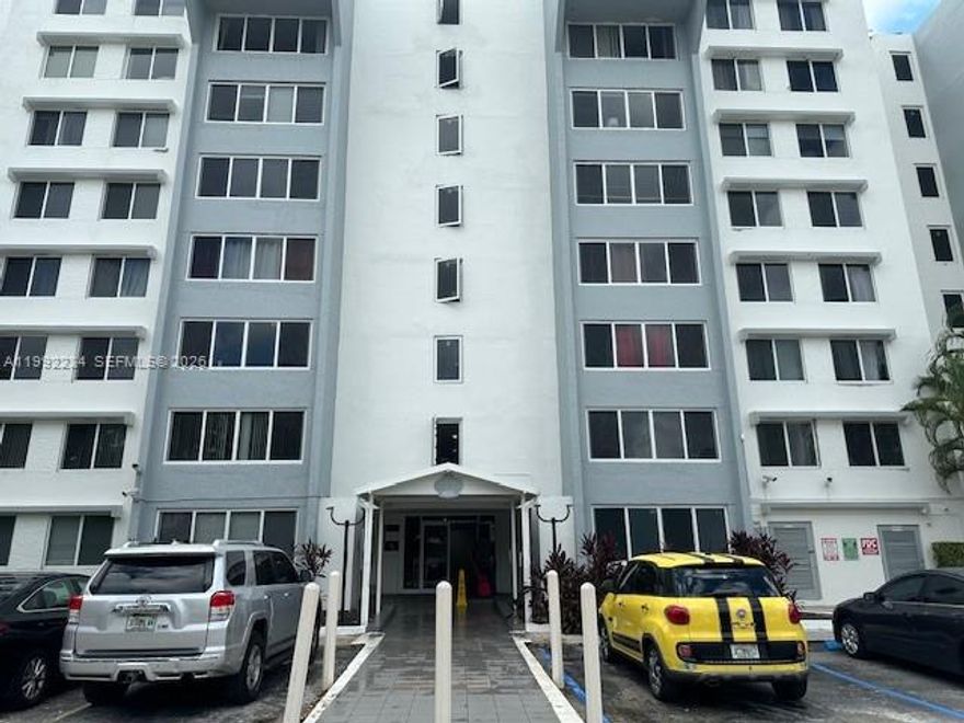 Beautiful move in ready 1 Bedroom 1 Bath condo located in the Dadeland Place community, close to shopping and entertainment. This condo features freshly painted neutral interior with faux granite counter tops, and tile flooring.