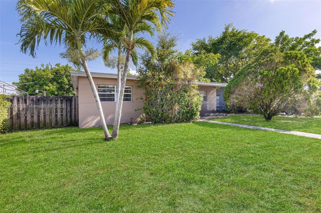 Photo of 6416 N Grant St, Hollywood, FL 33024 (MLS # A11837499)