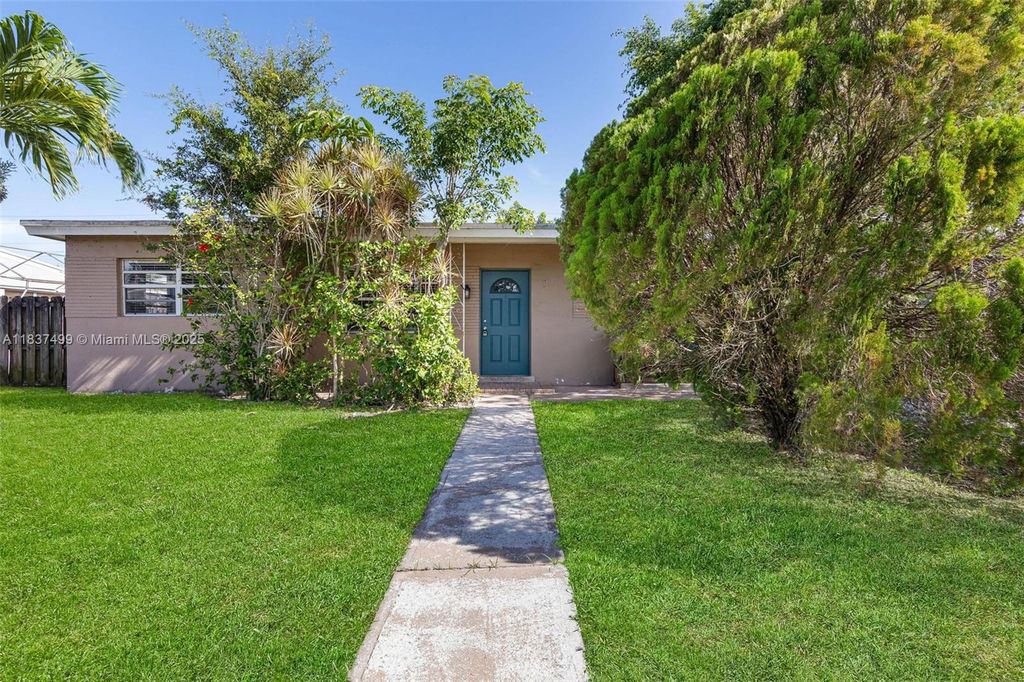 Photo of 6416 N Grant St, Hollywood, FL 33024 (MLS # A11837499)