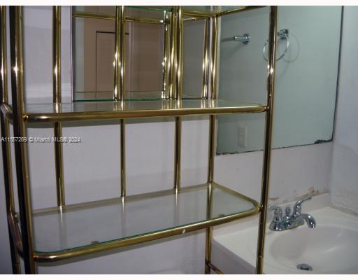 TWIN EXECUTIVE TOWERS CON - Residential