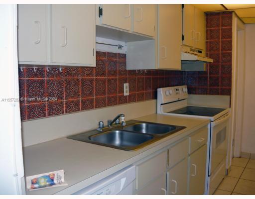 TWIN EXECUTIVE TOWERS CON - Residential