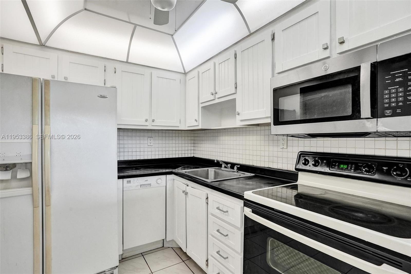 SUNRISE LAKES 111 CONDO - Residential